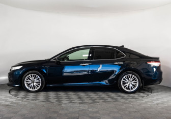 Подержанный автомобиль Toyota Camry Sedan 2018 года (9 фото)