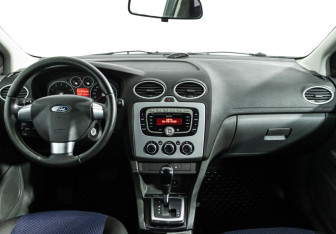 Подержанный автомобиль Ford Focus Hatchback 2007 года (13 фото)