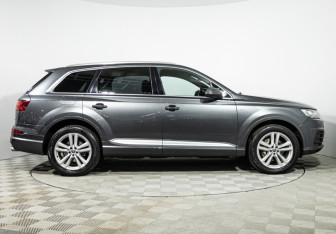 Подержанный автомобиль Audi Q7 2016 года (4 фото)