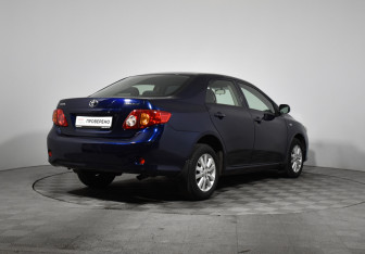 Подержанный автомобиль Toyota Corolla Sedan 2007 года (5 фото)