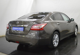Подержанный автомобиль Nissan Teana 2014 года (5 фото)