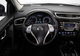 Подержанный автомобиль Nissan Qashqai 2017 года (10 фото)