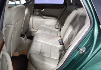 Подержанный автомобиль Audi A4 Sedan 2001 года (11 фото)