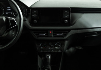 Подержанный автомобиль Skoda Rapid Liftback 2021 года (14 фото)