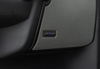 Подержанный автомобиль Land Rover Discovery 2014 года (19 фото)