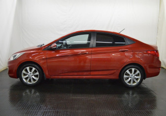 Подержанный автомобиль Hyundai Solaris Sedan 2012 года (8 фото)