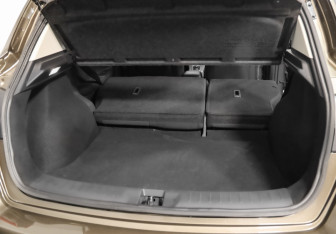 Подержанный автомобиль Nissan Tiida Hatchback 2015 года (24 фото)