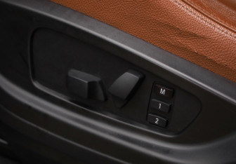 Подержанный автомобиль BMW X6 2013 года (23 фото)