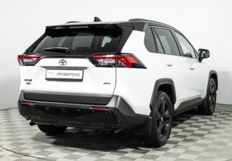 Подержанный автомобиль Toyota RAV4 2021 года (5 фото)