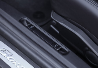 Подержанный автомобиль Porsche Boxster 2020 года (31 фото)