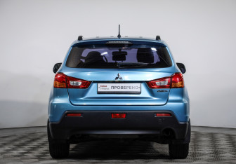 Подержанный автомобиль Mitsubishi ASX 2011 года (6 фото)