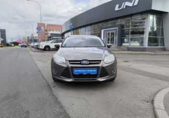 Подержанный автомобиль Ford Focus Sedan 2013 года (2 фото)