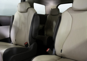 Подержанный автомобиль Kia Carnival 2020 года (22 фото)