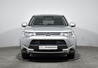 Подержанный автомобиль Mitsubishi Outlander 2014 года (2 фото)
