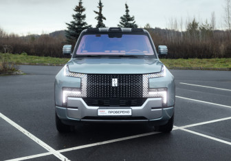 Подержанный автомобиль BYD Yangwang U8 2023 года (3 фото)