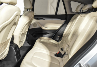 Подержанный автомобиль BMW X1 2017 года (12 фото)