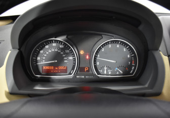 Подержанный автомобиль BMW X3 2004 года (14 фото)