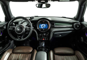 Подержанный автомобиль MINI Hatch 2019 года (13 фото)