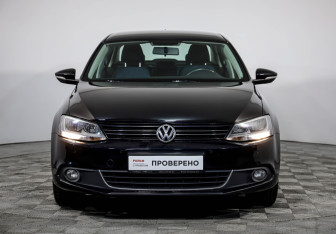 Подержанный автомобиль Volkswagen Jetta Sedan 2013 года (2 фото)