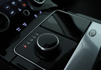 Подержанный автомобиль Land Rover Range Rover Velar 2018 года (15 фото)