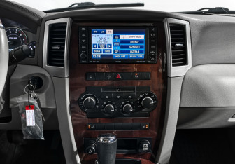 Подержанный автомобиль Jeep Grand Cherokee 2008 года (17 фото)