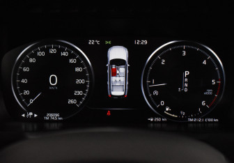 Подержанный автомобиль Volvo XC90 2019 года (20 фото)