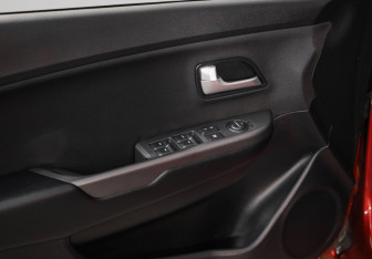 Подержанный автомобиль Kia Rio Sedan 2015 года (16 фото)