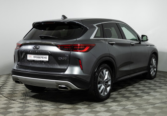 Подержанный автомобиль Infiniti QX50 2021 года (5 фото)