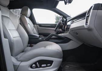 Подержанный автомобиль Porsche Cayenne 2019 года (29 фото)