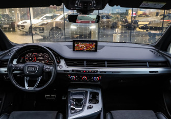 Подержанный автомобиль Audi Q7 2016 года (13 фото)