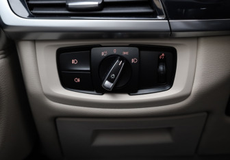 Подержанный автомобиль BMW X6 2016 года (21 фото)