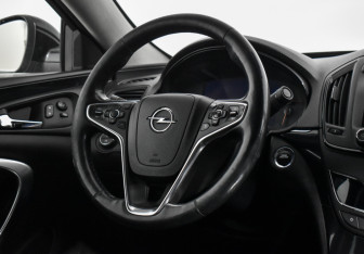 Подержанный автомобиль Opel Insignia Liftback 2013 года (16 фото)