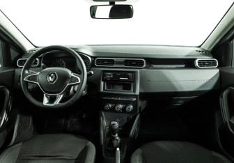 Подержанный автомобиль Renault Duster 2021 года (13 фото)
