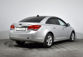 Подержанный автомобиль Chevrolet Cruze Sedan 2011 года (5 фото)