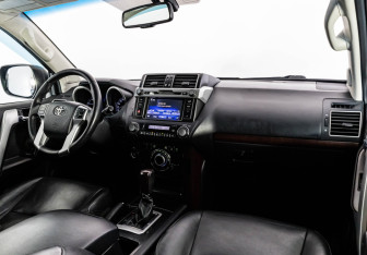 Подержанный автомобиль Toyota Land Cruiser Prado 2016 года (9 фото)
