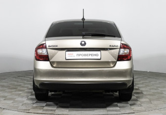 Подержанный автомобиль Skoda Rapid Liftback 2019 года (6 фото)