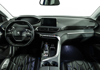 Подержанный автомобиль Peugeot 3008 2018 года (13 фото)
