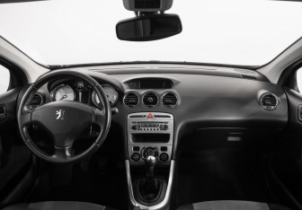 Подержанный автомобиль Peugeot 308 Hatchback 2008 года (10 фото)