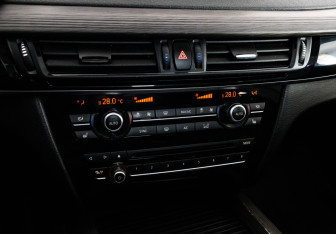 Подержанный автомобиль BMW X5 2016 года (15 фото)