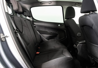 Подержанный автомобиль Peugeot 308 Hatchback 2011 года (16 фото)