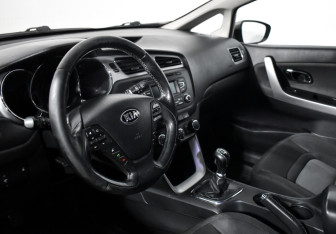 Подержанный автомобиль Kia Ceed Wagon 2013 года (9 фото)