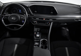 Подержанный автомобиль Hyundai Sonata 2020 года (11 фото)
