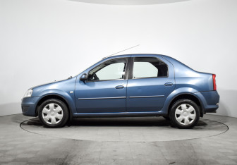 Подержанный автомобиль Renault Logan Sedan 2010 года (8 фото)