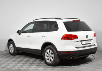 Подержанный автомобиль Volkswagen Touareg 2015 года (7 фото)
