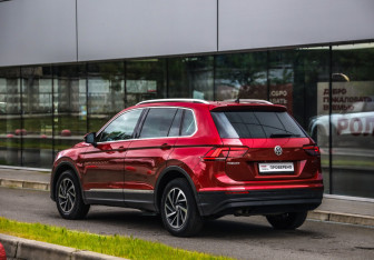 Подержанный автомобиль Volkswagen Tiguan 2018 года (8 фото)