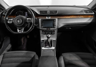 Подержанный автомобиль Volkswagen Passat CC 2011 года (14 фото)
