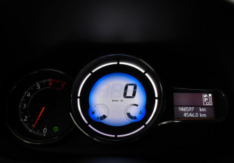 Подержанный автомобиль Renault Fluence 2014 года (17 фото)