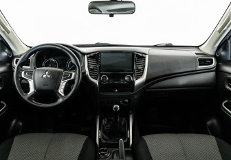 Подержанный автомобиль Mitsubishi L200 2022 года (12 фото)