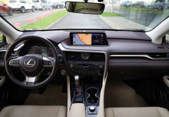 Подержанный автомобиль Lexus RX 2019 года (10 фото)