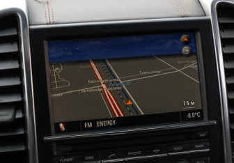 Подержанный автомобиль Porsche Cayenne 2010 года (20 фото)